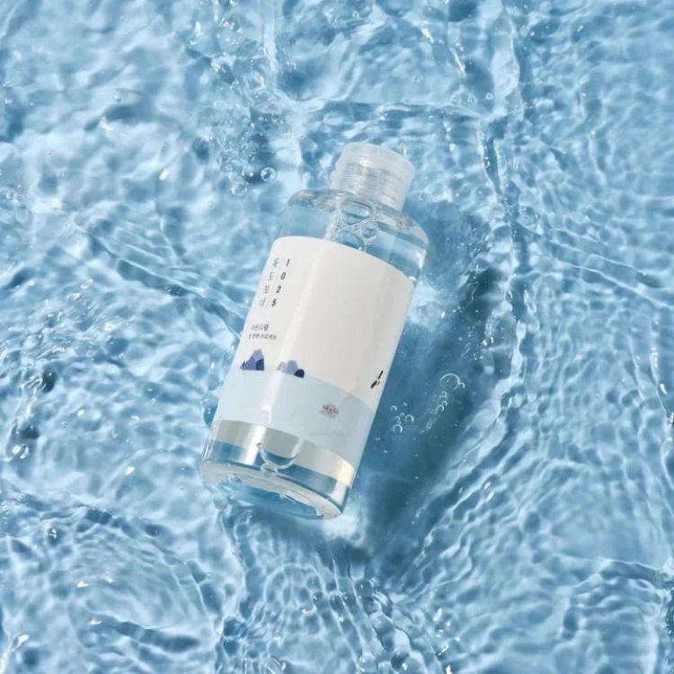 Round Lab 1025 Dokdo Toner  floating on water